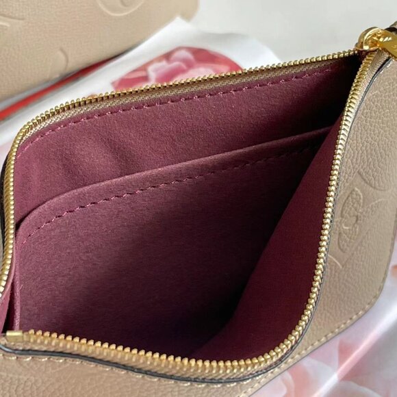 Louis Vuitton Handheld Shopping Bags, Shoulder Bags - Picture 7 of 9